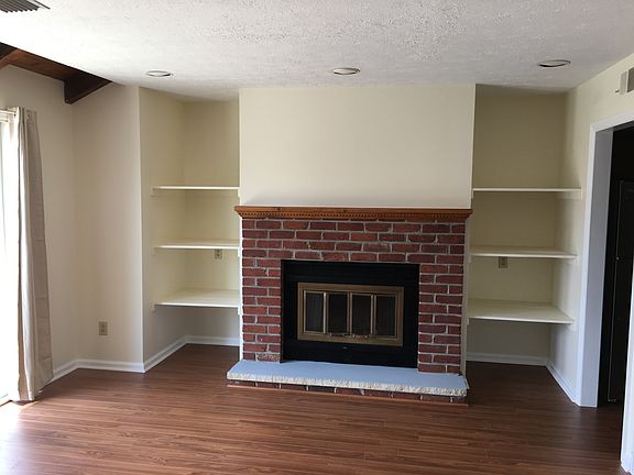 Living Room/Fireplace