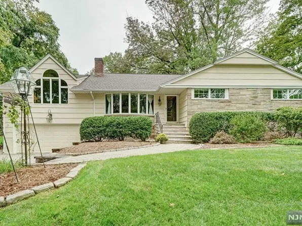 322 Chestnut St, Haworth, NJ 07641