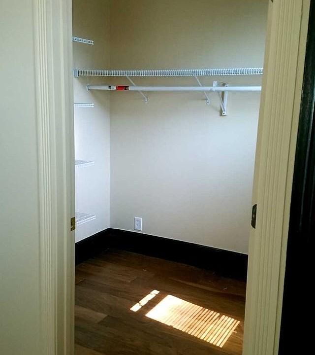 Walk-in Closet Bedroom 1