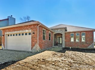 832 Queens Gate Cir, Sugar Grove, IL 60554