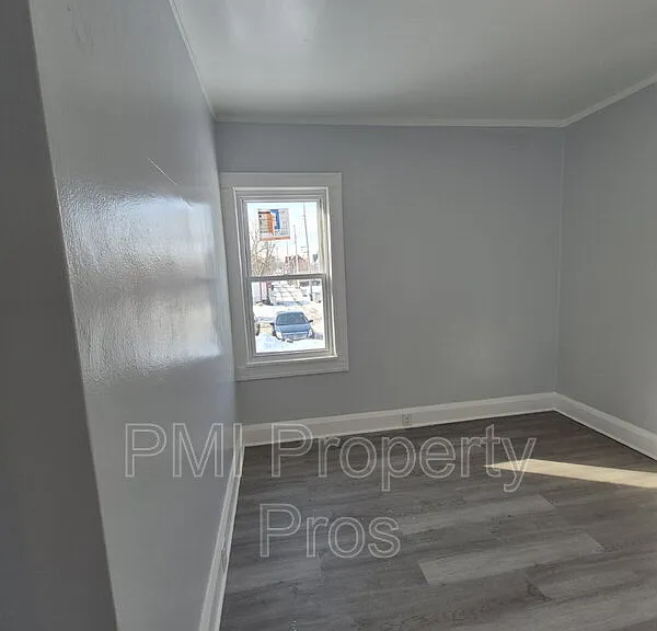 2517 W Hadley St — Photo 4