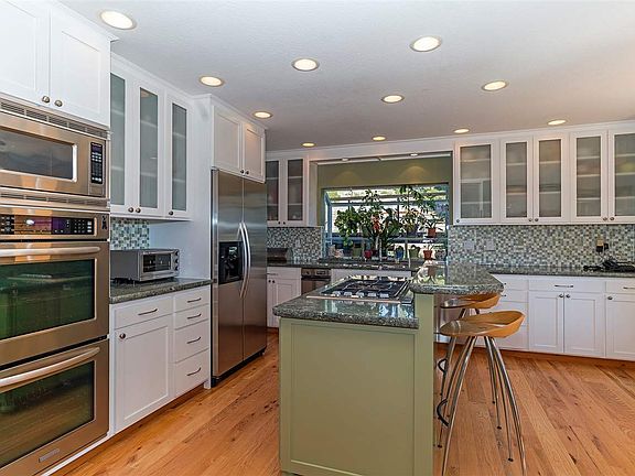 5th image of 750 Fulton Crescent Dr