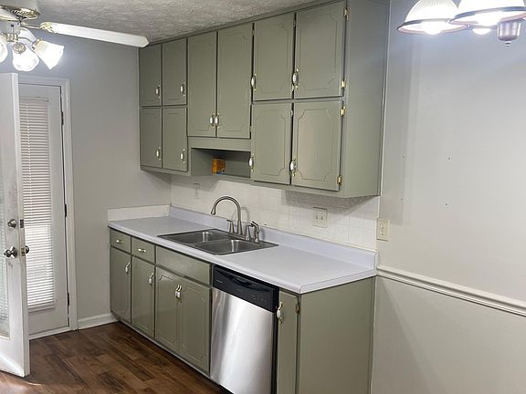 5th image of 255 Williamsburg Way