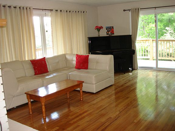 Spacious living room