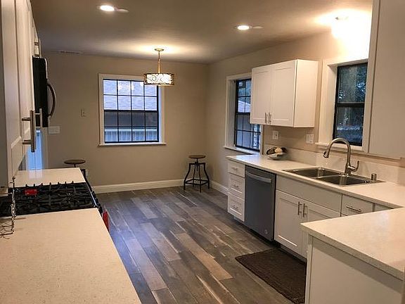 4th image of 16478 Emmett Ln