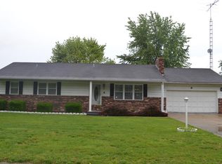 6 Orchard Ave, Sandoval, IL 62882