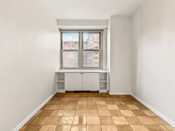 305 East 24th Street image 5 of 7