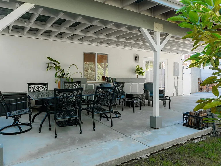 10208 S Hobart Blvd — Photo 29