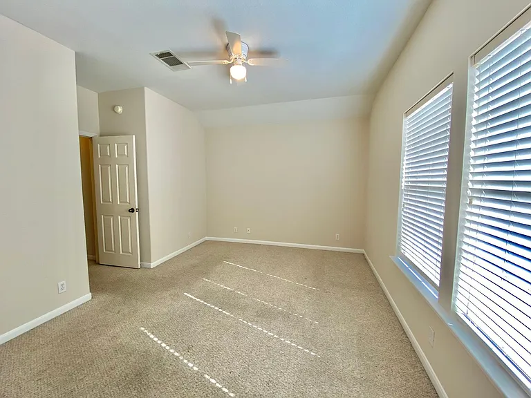 20412 Farm Pond Ln — Photo 9