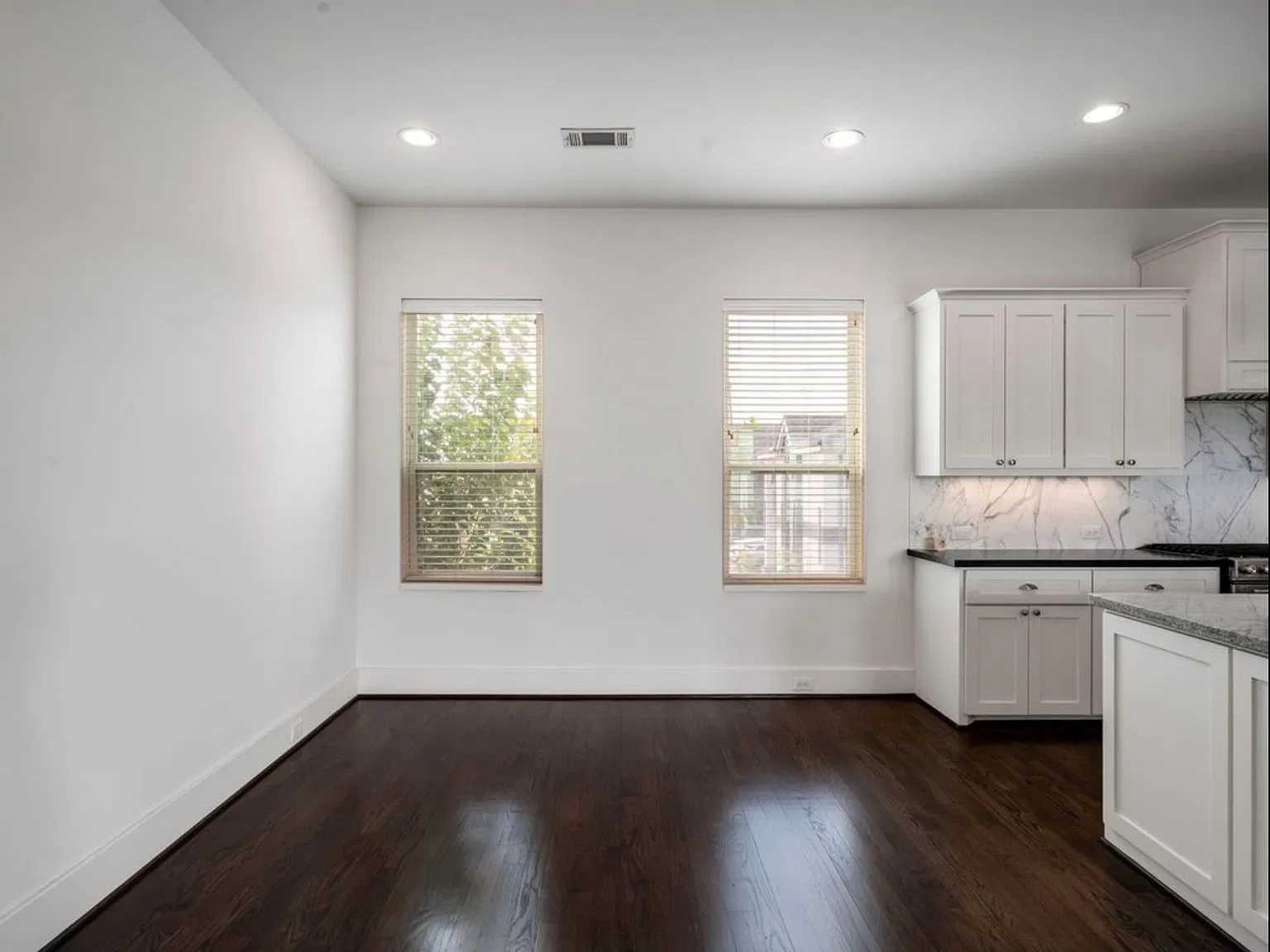 1 bed, 1.5 bath, 2300 sqft, $1,100 — Photo 3