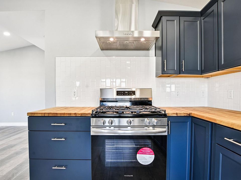 11th image of 4224 Floral Dr