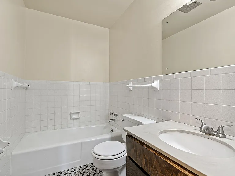 Cedarwood West Apartments — Photo 15
