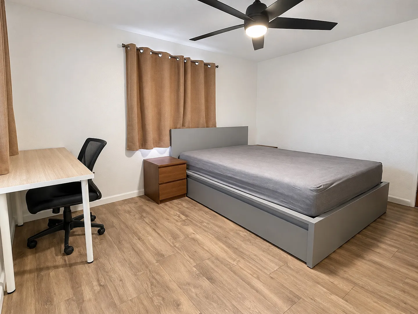 6 bed, 2204 sqft, $900 — Photo 1