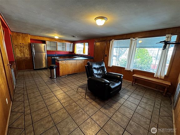 5th image of 1050 S Grant Street