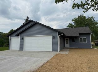 1325 E Lieg Ave, Shawano, WI 54166