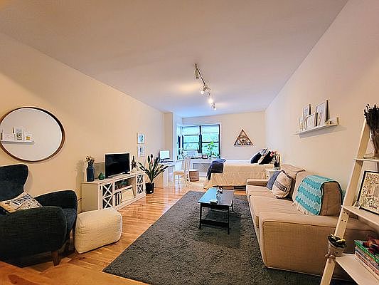 2nd image of 310 E 74th St #3X
