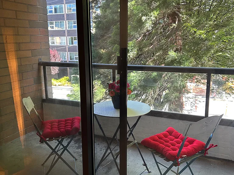 1630 Quadra St #306 — Photo 5