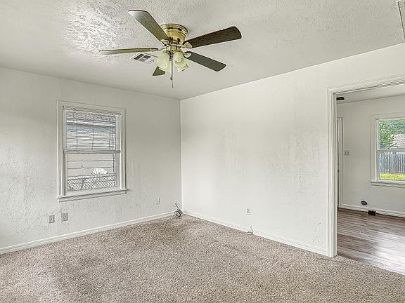 4th image of 2413 SW D Ave