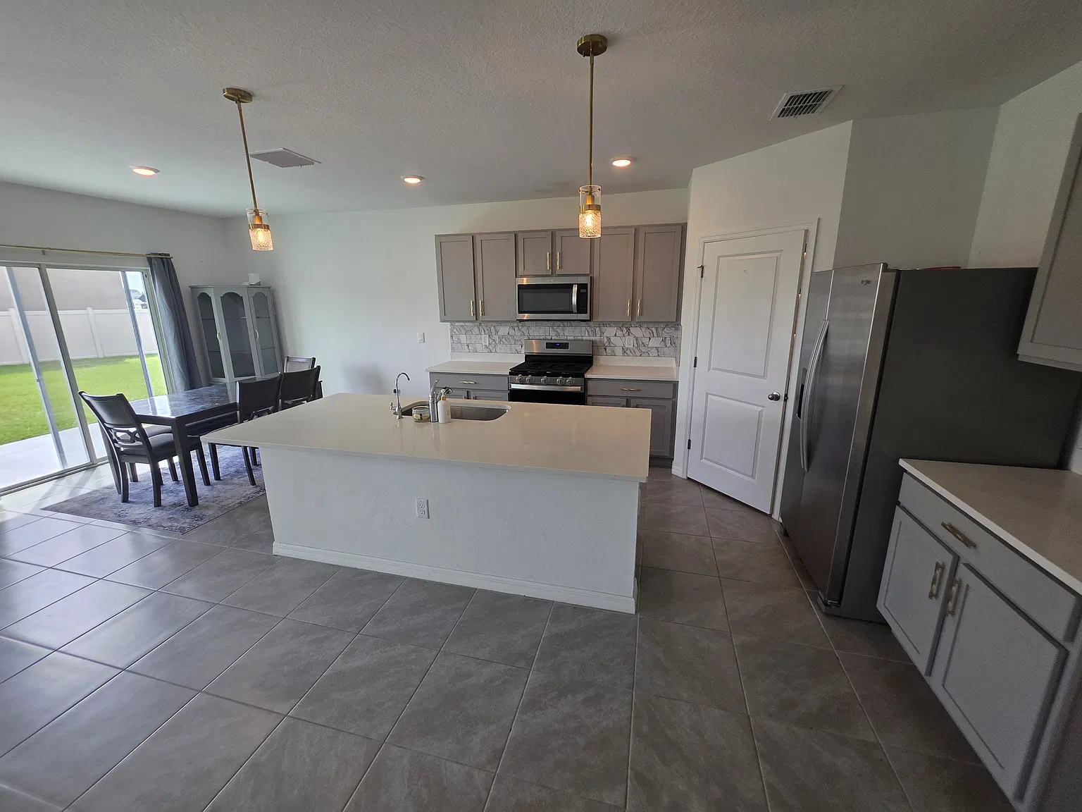 5 bed, 2605 sqft, $2,900 — Photo 1