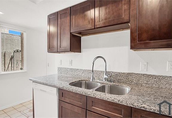 5th image of 2639 Jacyra Ave