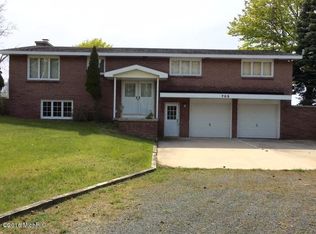 703 S Lakeshore Dr, Ludington, MI 49431