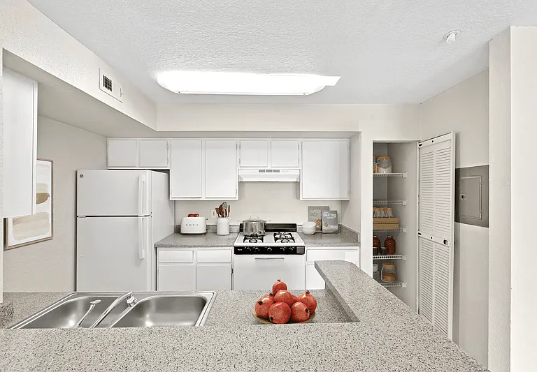 Metro Place Apartments — Photo 12