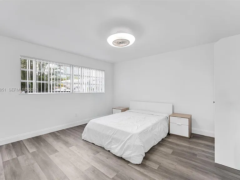 11840 NE 19th Dr #9 — Photo 18