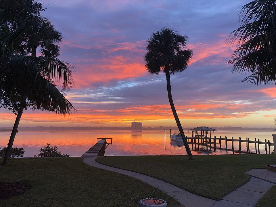 Enjoy this sunset every night!
(no filter)