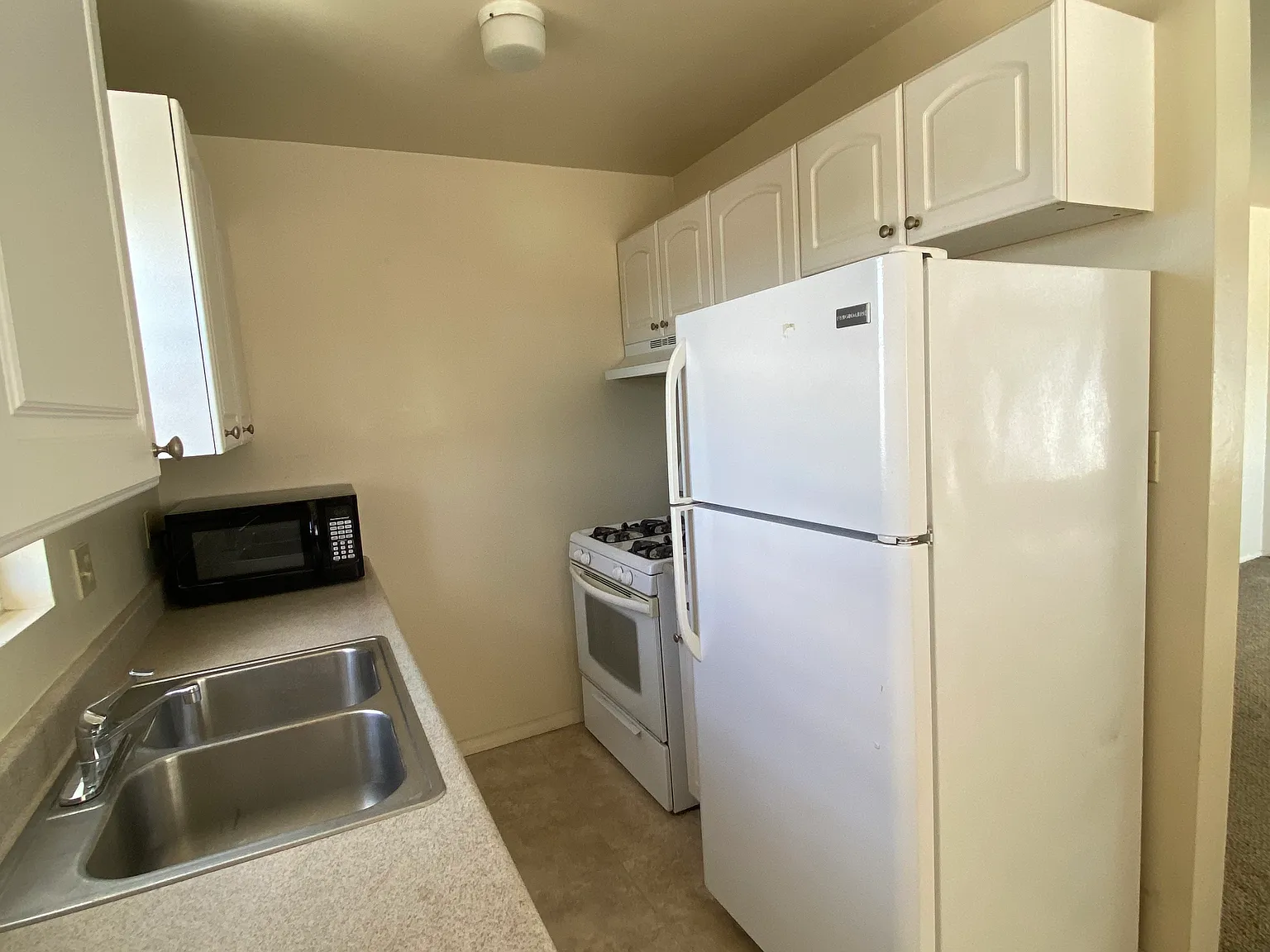 1 bed, 400 sqft, $1,700 — Photo 2