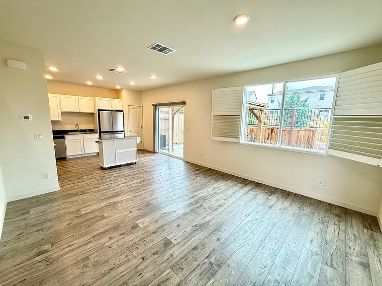8768 Scenic Sky Dr — Photo 2