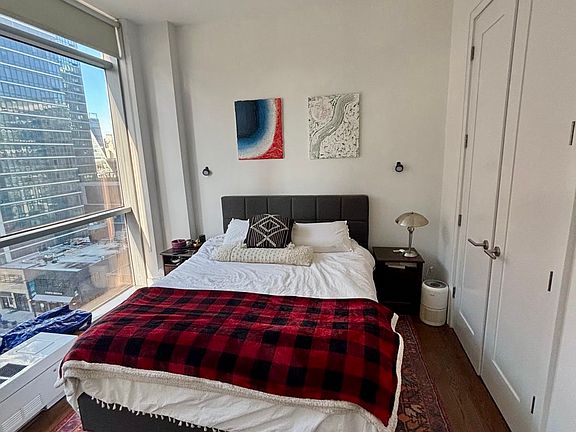 4th image of 2626 Jackson Ave APT 903