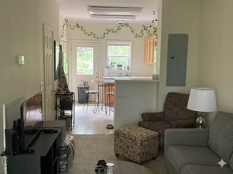 215 Courtney Taylor Ln — Photo 2