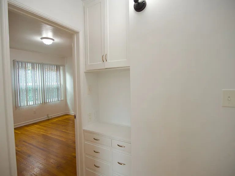 170-170 1/2 Garret Avenue — Photo 11