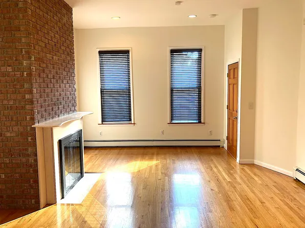 284 Magnolia Avenue image 8 of 23