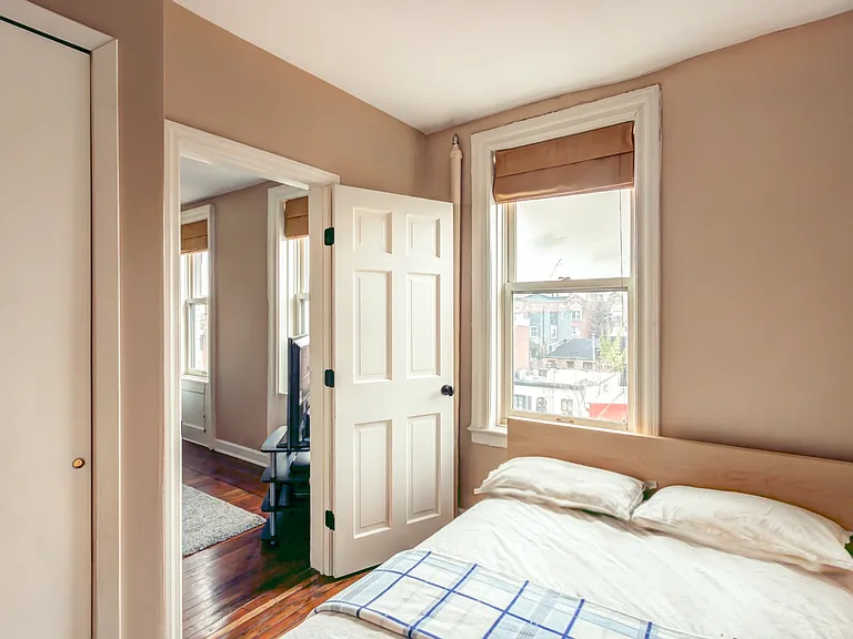 92 Perry St #19 — Photo 5