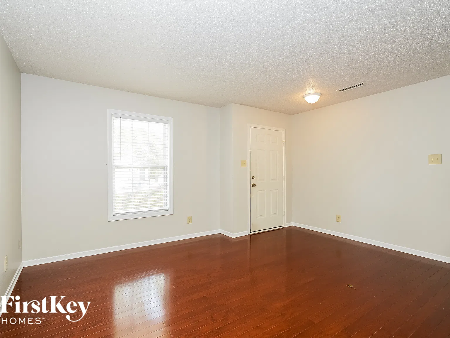 3 bed, 2.5 bath, 2011 sqft, $2,175 — Photo 3