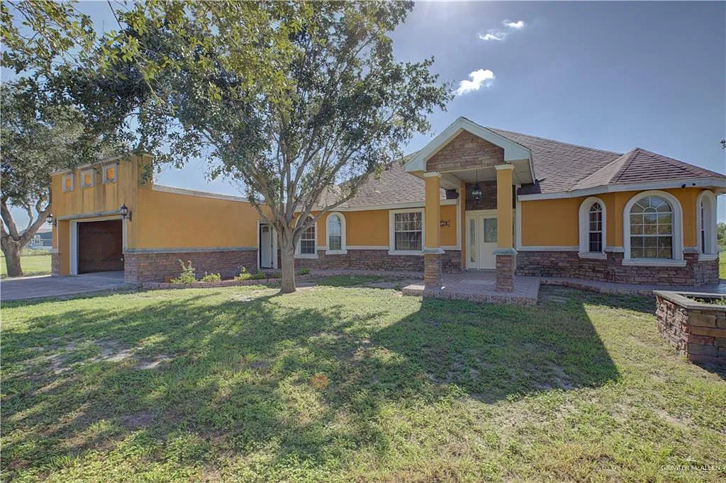 3 bed, 3.0 bath, 2186 sqft, $2,000 — Photo 1