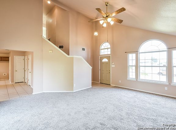 5th image of 301 Juniper St