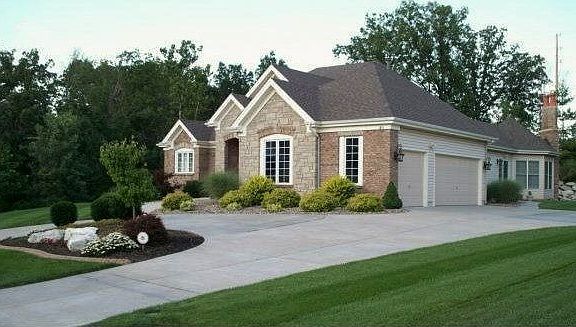 Side Entry / Circle Drivew