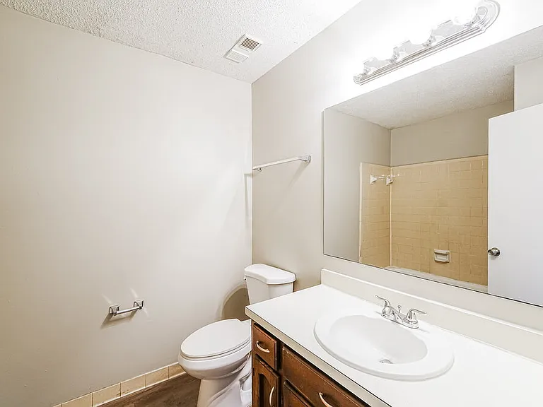 933 Edwards Lake Rd — Photo 16
