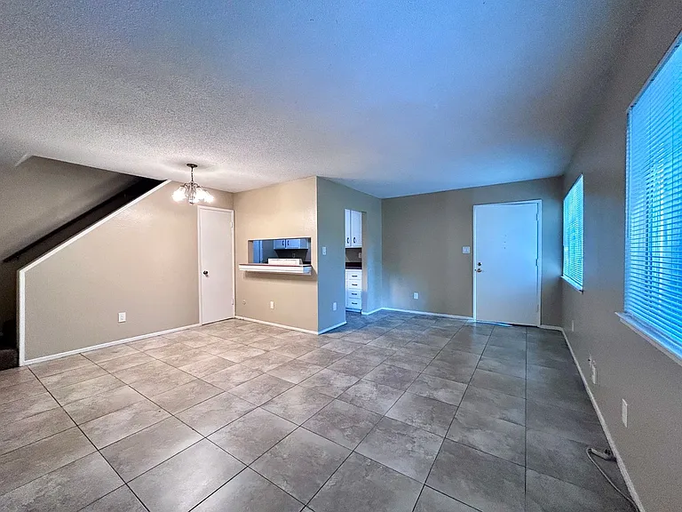 926 Carro Dr — Photo 5