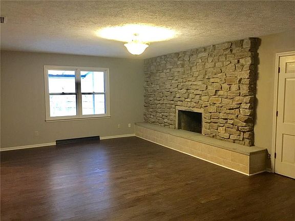 2nd image of 1112 Charles Ct