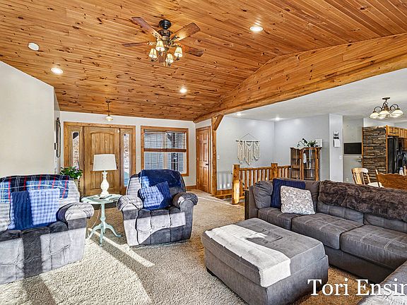 4th image of 8893 Lakeview Dr