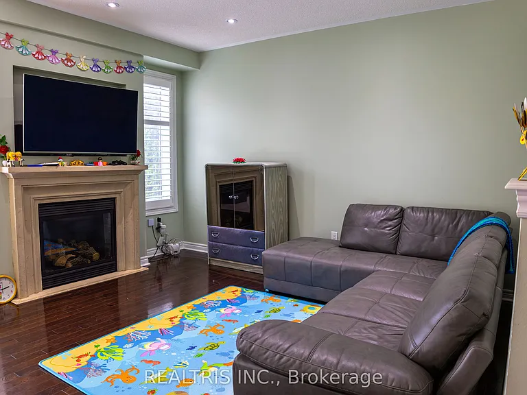 7 Mantle Ave — Photo 10