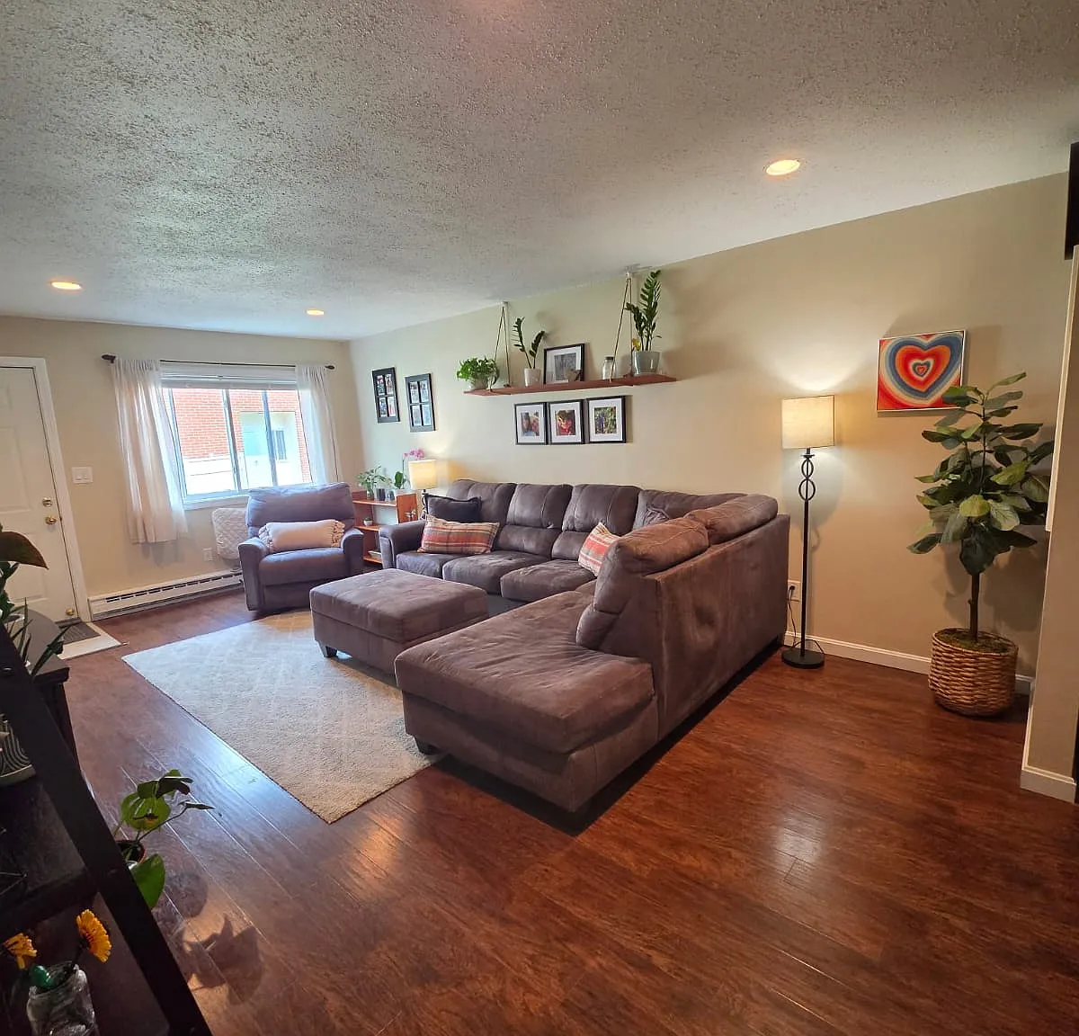 2 bed, 863 sqft, $1,950 — Photo 1