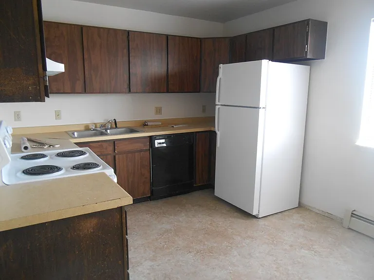 2541 Grand Ave — Photo 2