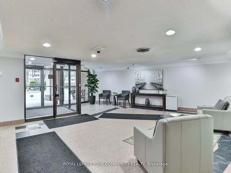 1240 Marlborough Ct #806 — Photo 4