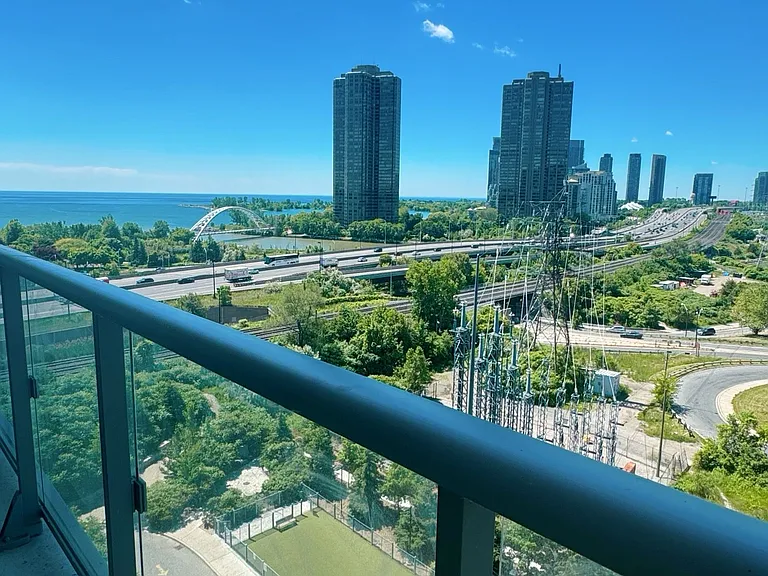 105 The Queensway #1008 — Photo 17