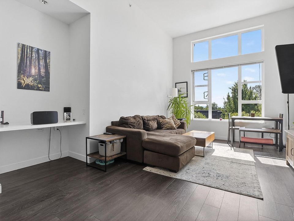 1st image of 550 Seaborne Pl #407