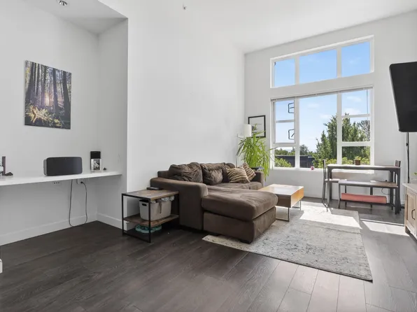 550 Seaborne Pl #407, Pt Coquitlam, BC V3B 0L3